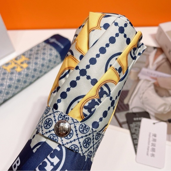 ❤️❤️❤️Tory Burch folding umbrella, blue/white NEW❤️❤️❤️ - Picture 2 of 7